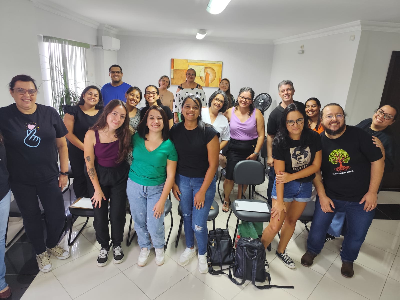 Turma reunida em uma formação presencial do Instituto Hupomnemata